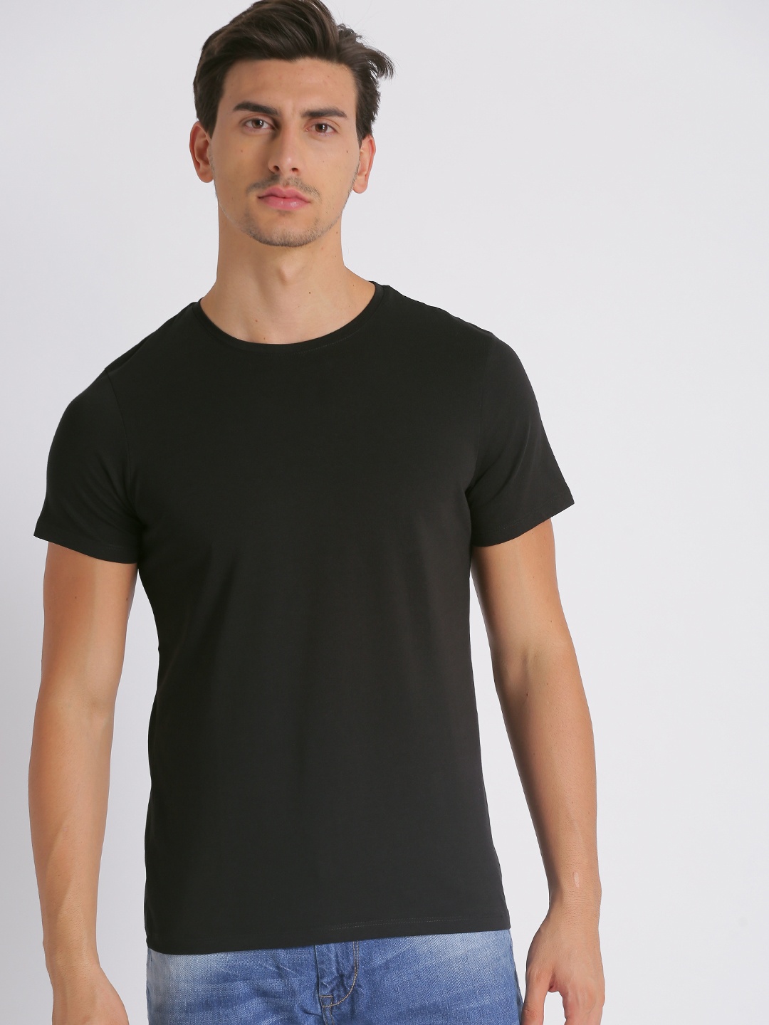 

Splash Men Black Solid Round Neck T-shirt