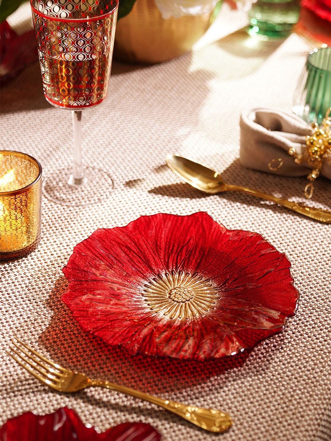 

Pure Home and Living Red & Beige 2 Pieces Textured Glass Matte Plates