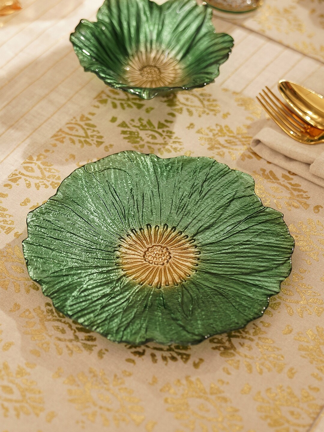 

Pure Home and Living Green & Gold-Toned 2 Pieces Glass Glossy Plates