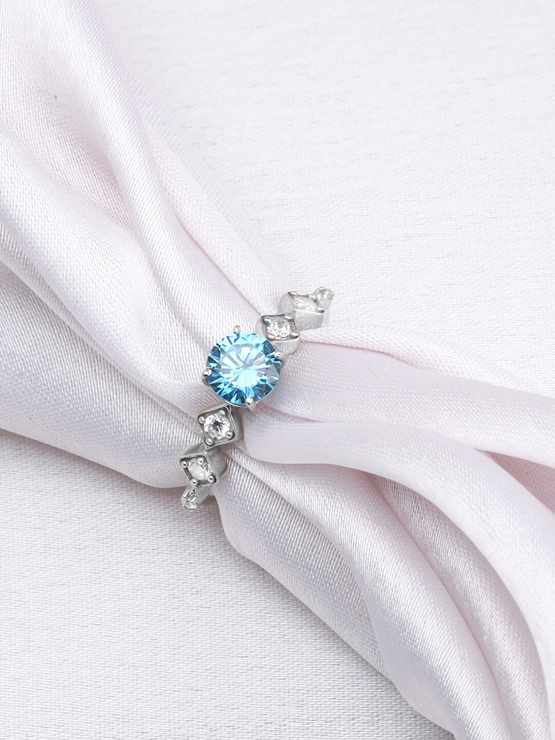 

GIVA 925 Sterling Silver Silver-Plated CZ-Studded Finger Ring