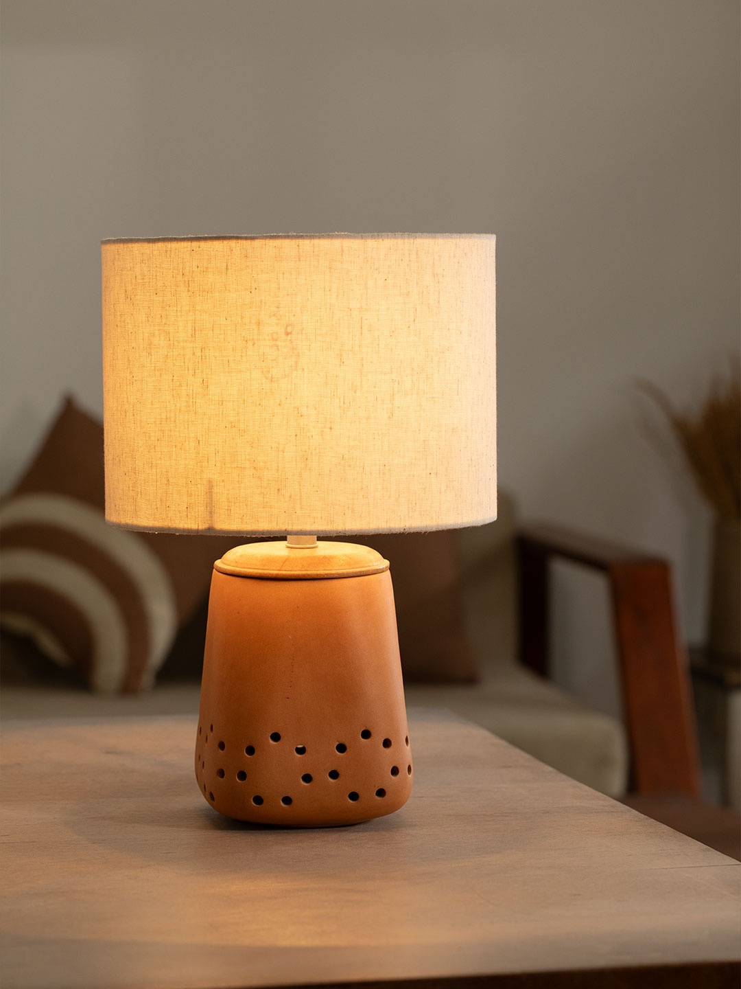 

ellementry Dhara Brown & White Textured Terracotta Table Lamp With Shade