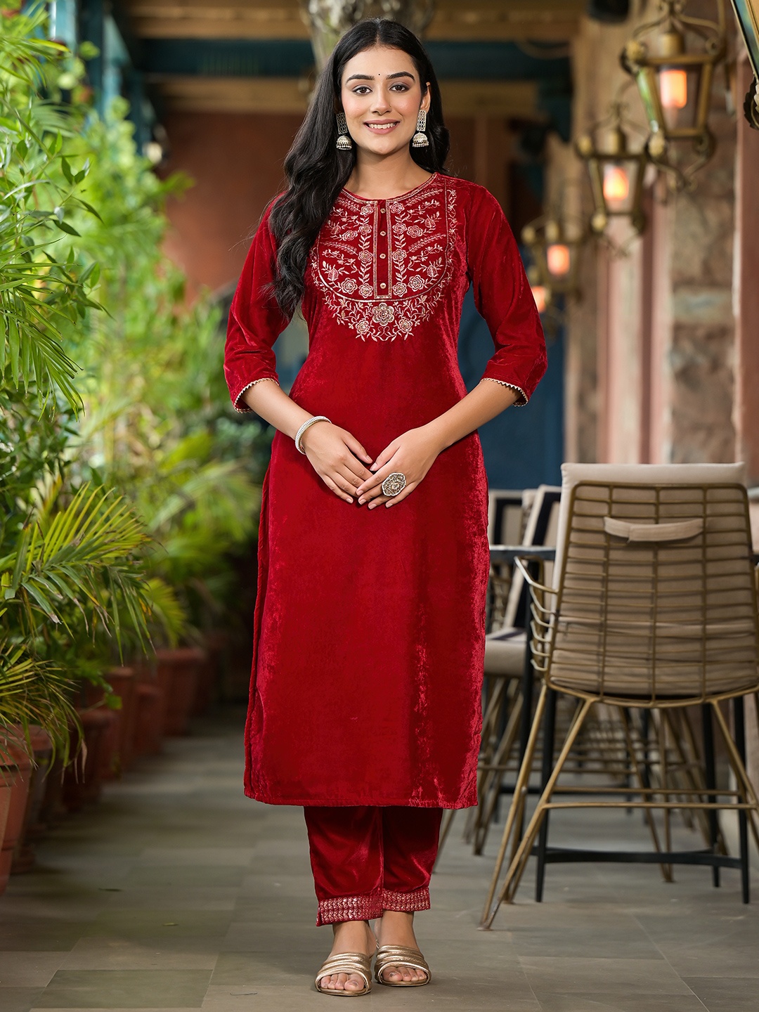 

Juniper Floral Embroidered Sequinned Velvet Kurta With Trousers, Maroon