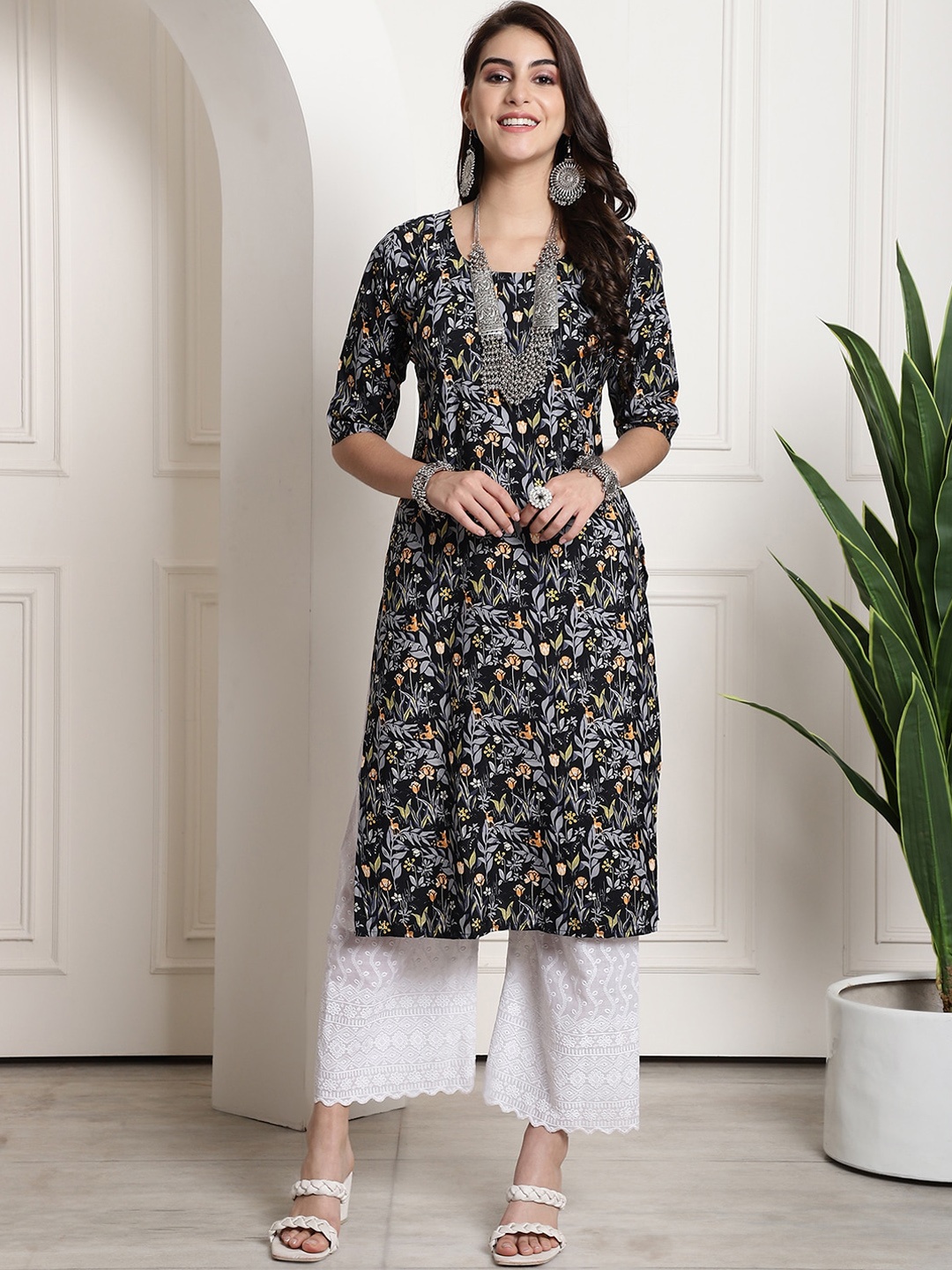 

7Threads Floral Printed Round Neck Straight Crepe Kurta, Black