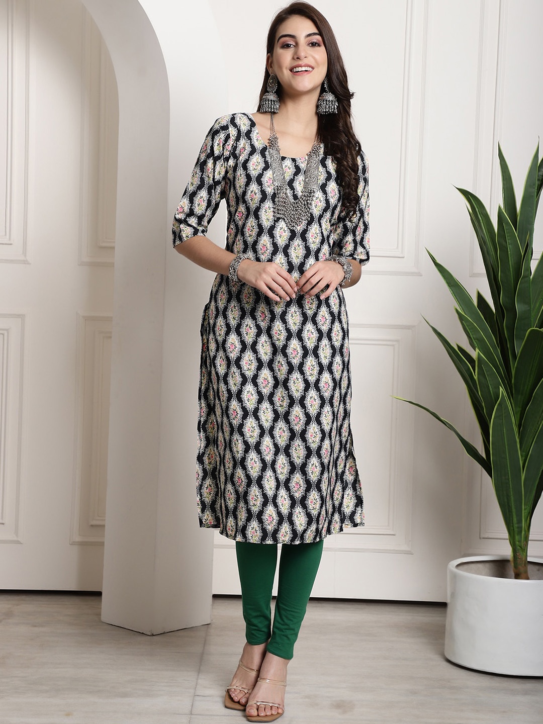 

7Threads Ethnic Motifs Printed Round Neck Straight Kurta, Black
