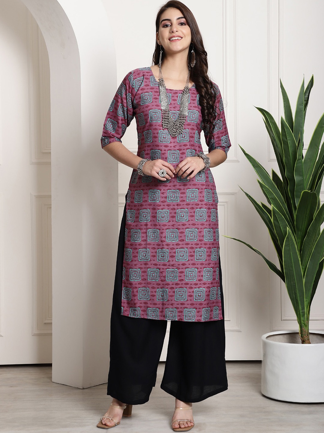 

7Threads Geometric Printed Round Neck Straight Crepe Kurta, Maroon