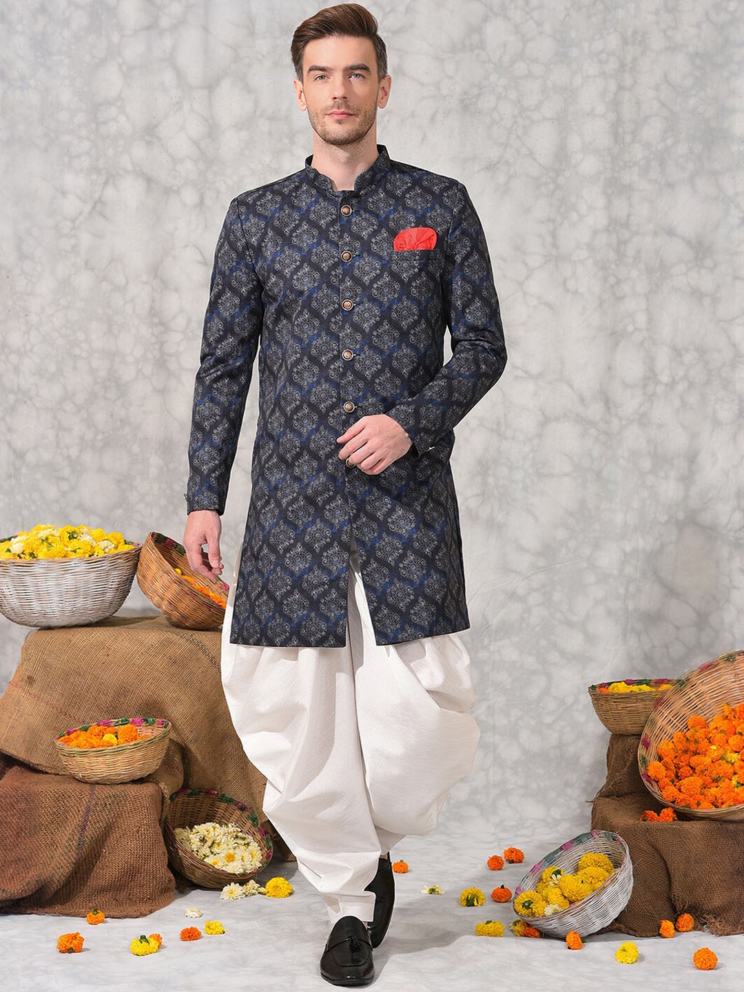 

Vgyaan Ethnic Motifs Printed Sherwani Set, Grey
