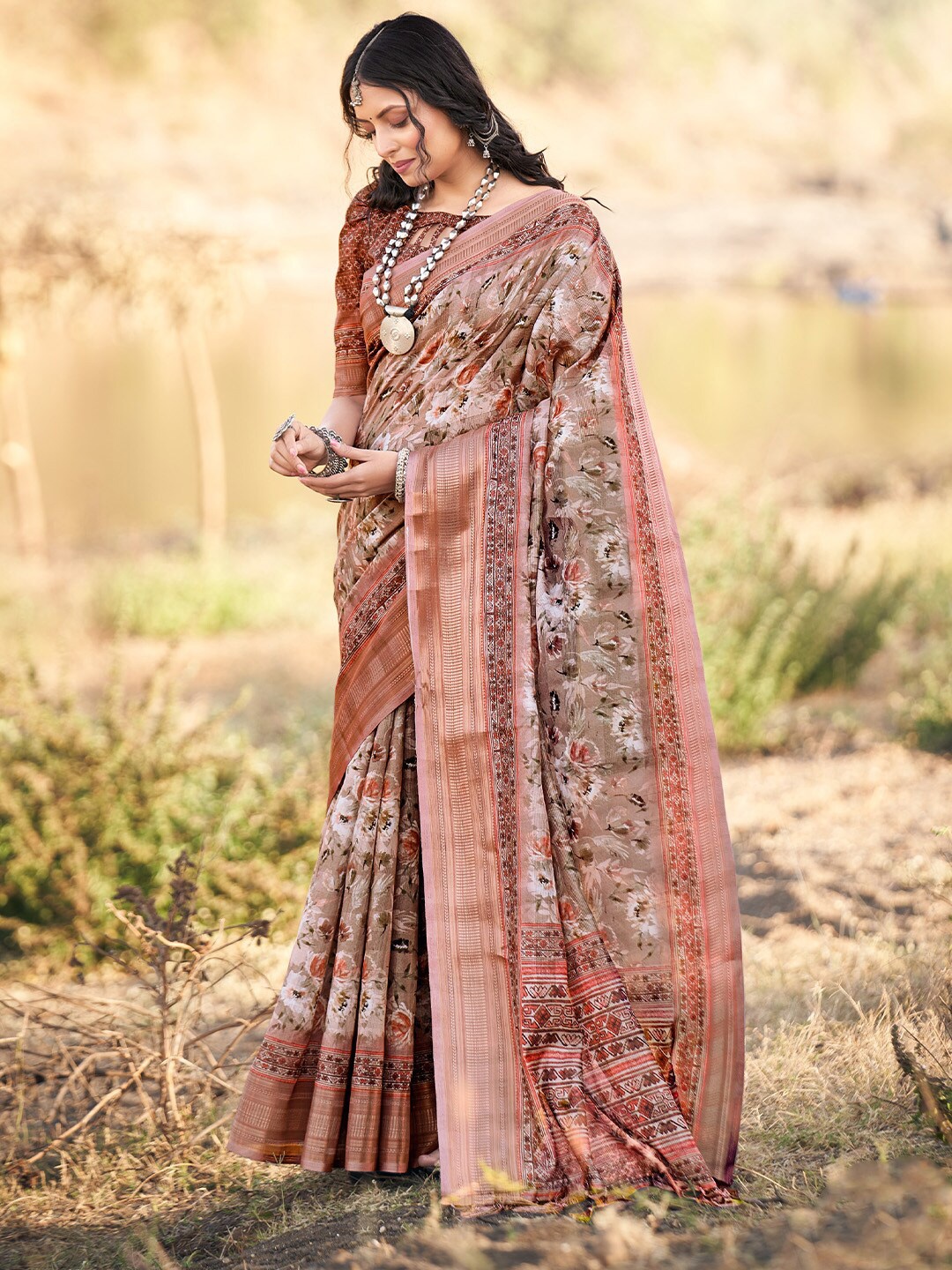 

KARAGIRI Floral Printed Saree, Brown