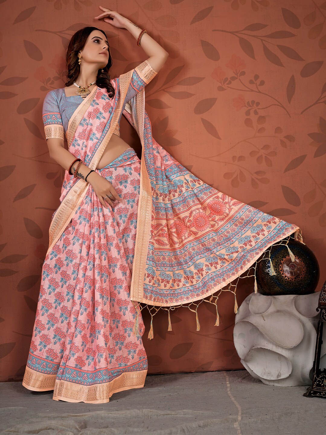 

KARAGIRI Floral Printed Saree, Pink