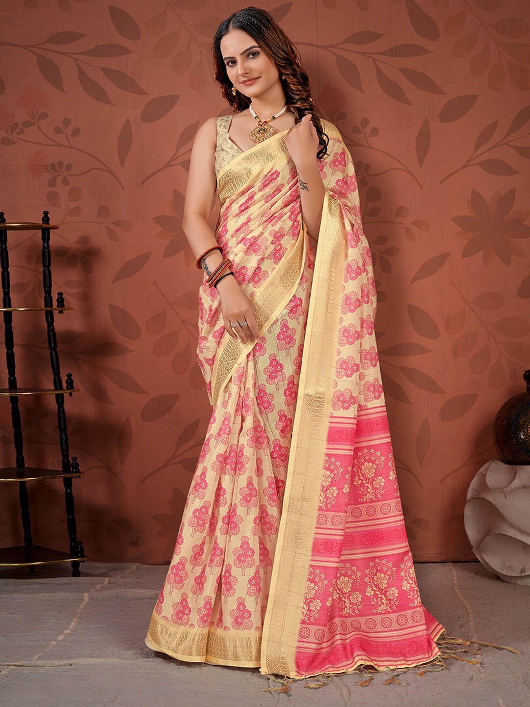 

KARAGIRI Floral Printed Zari Saree, Cream