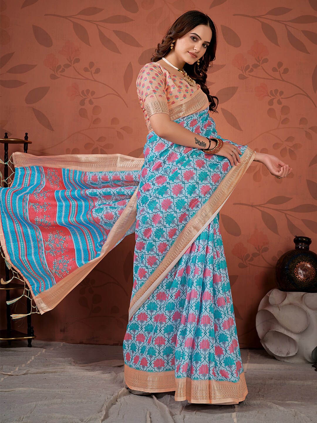 

KARAGIRI Floral Printed Zari Saree, Blue