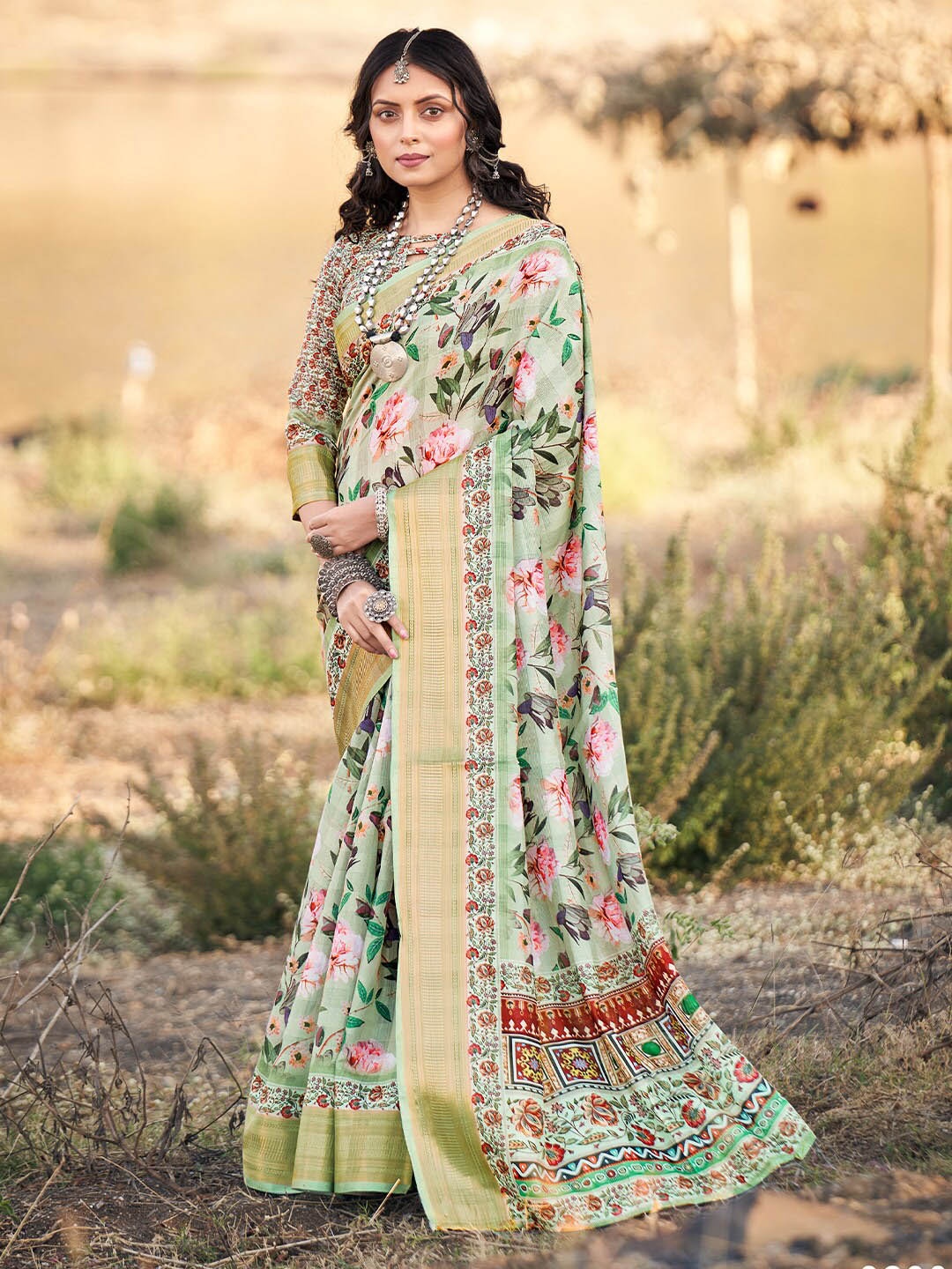 

KARAGIRI Floral Printed Zari Saree, Green