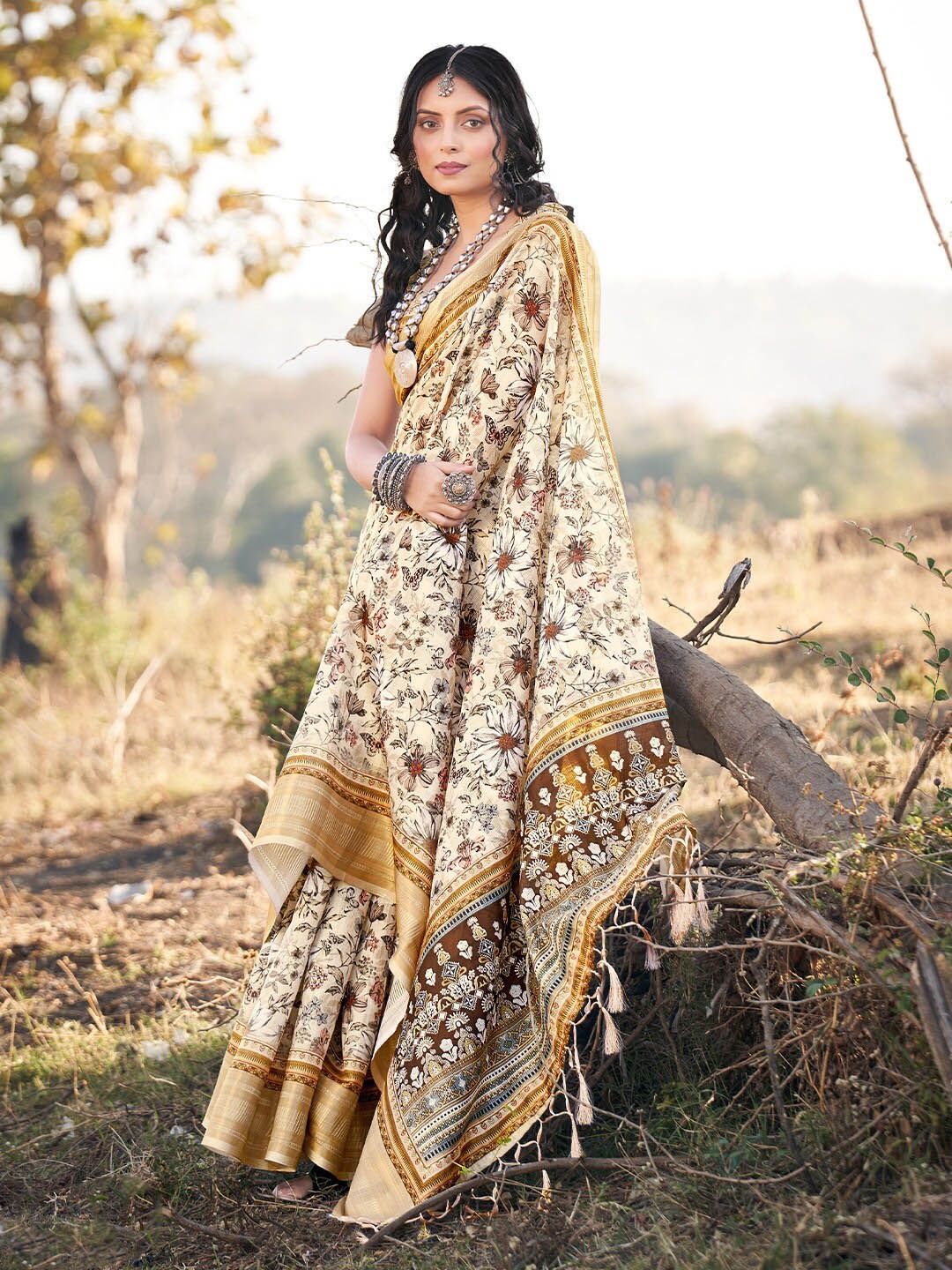 

KARAGIRI Floral Printed Zari Saree, Cream