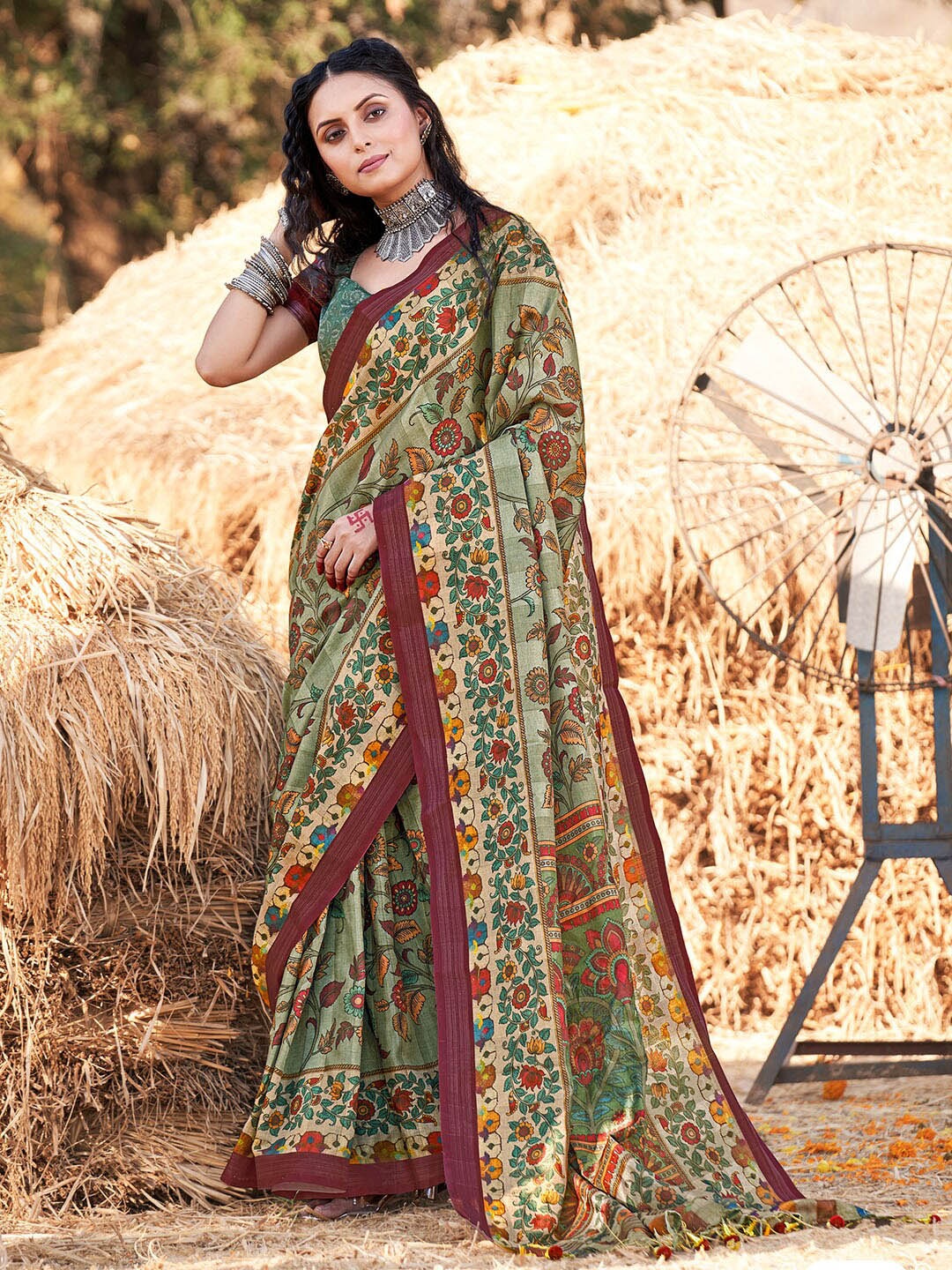 

KARAGIRI Floral Printed Saree, Green