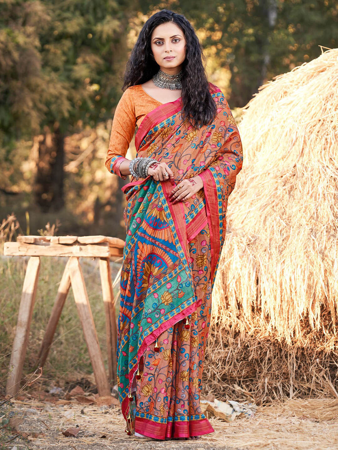 

KARAGIRI Floral Printed Saree, Peach