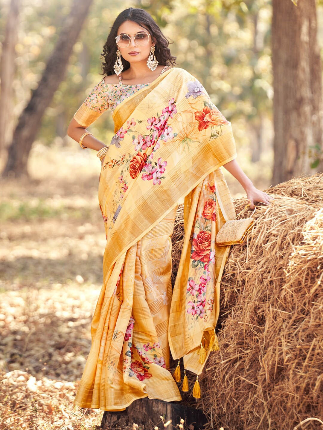 

KARAGIRI Floral Printed Saree, Yellow