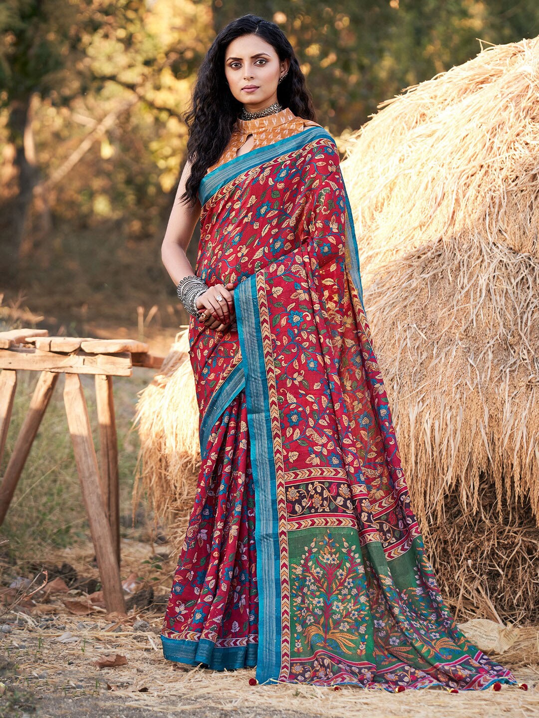 

KARAGIRI Floral Printed Saree, Red