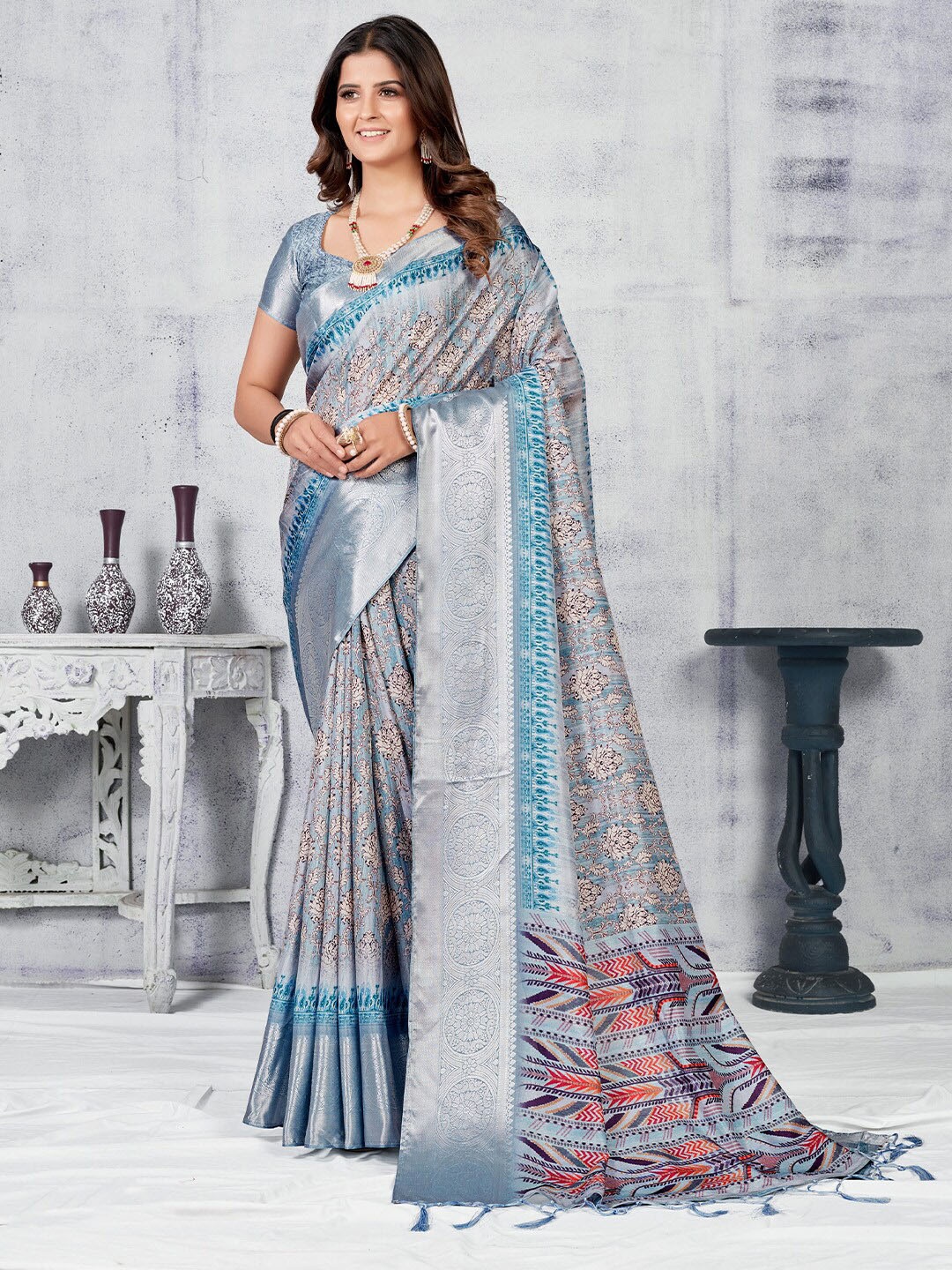 

KARAGIRI Floral Printed Zari Saree, Blue