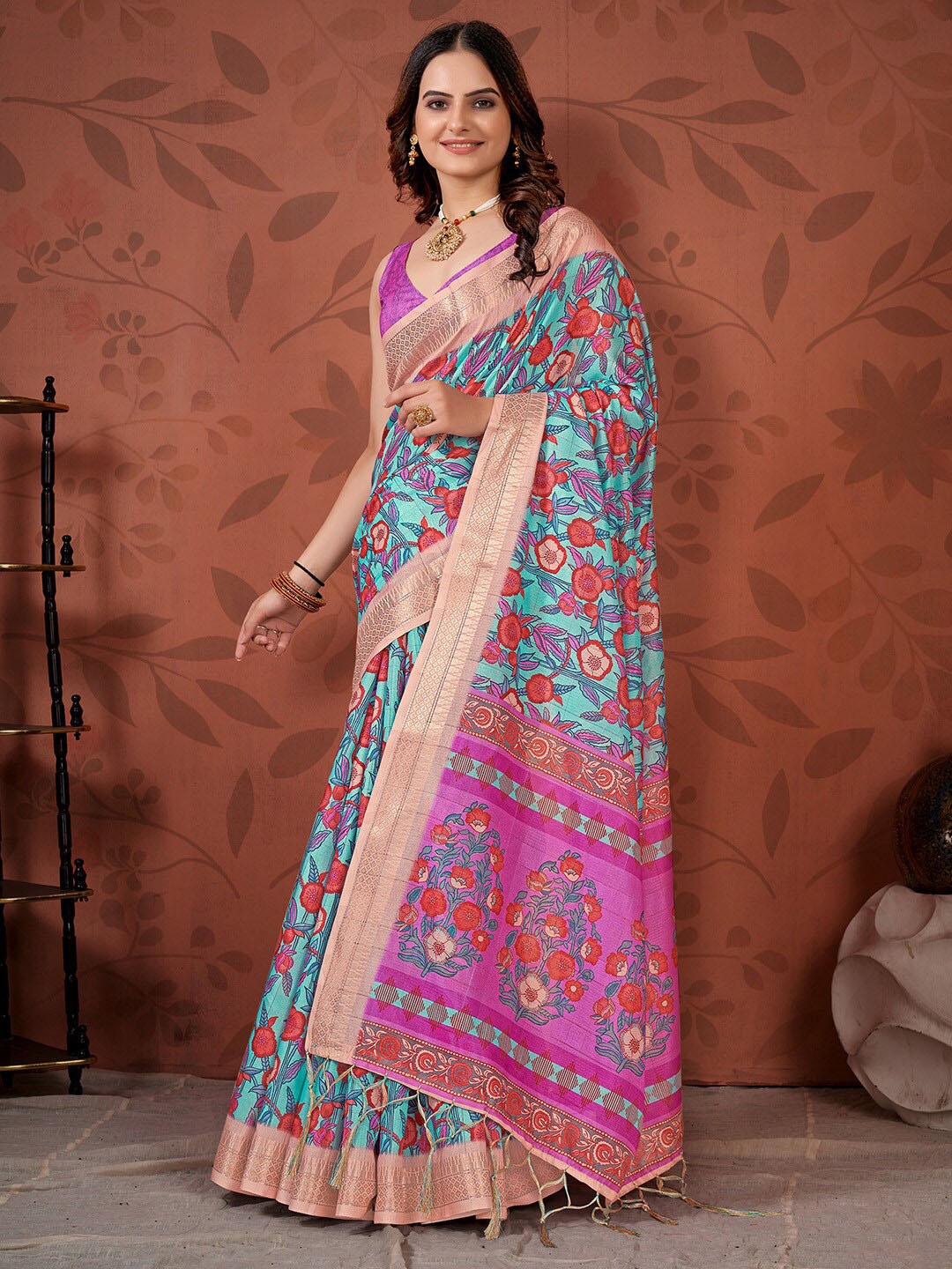 

KARAGIRI Floral Printed Zari Saree, Blue