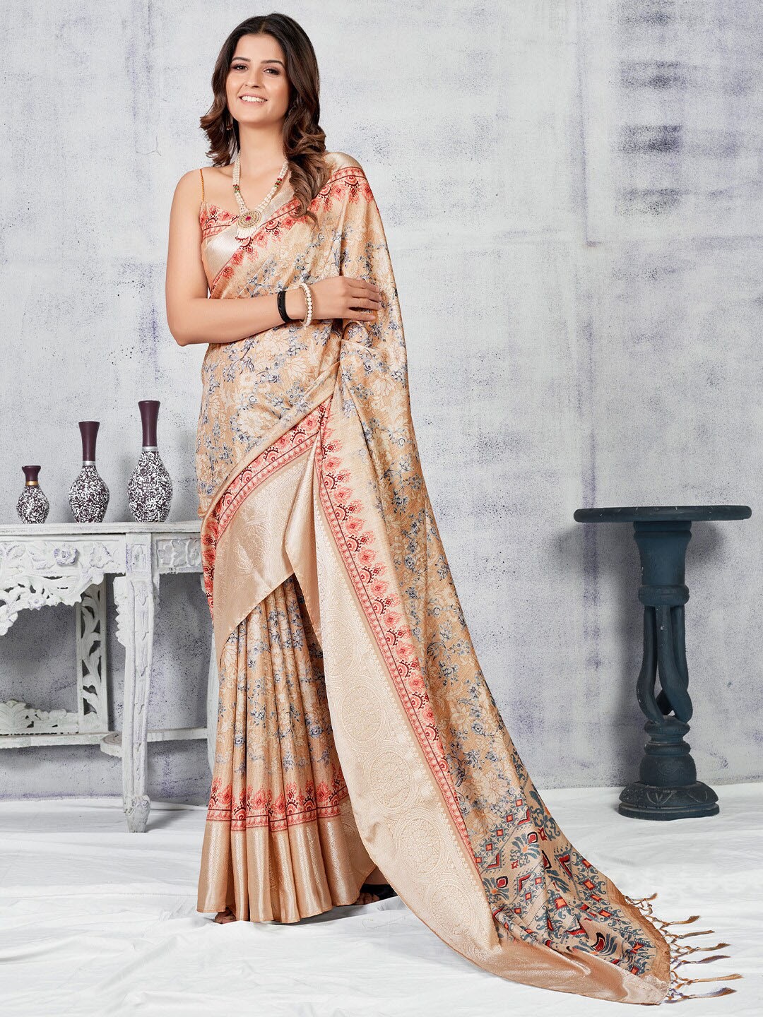 

KARAGIRI Floral Printed Zari Silk Blend Saree, Cream