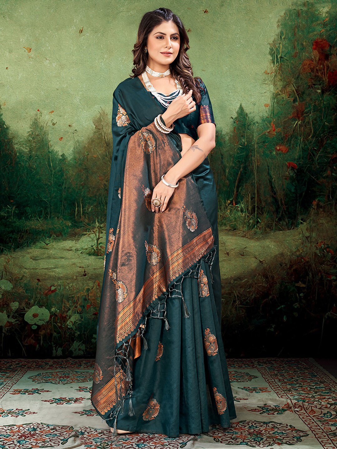 

KARAGIRI Ethnic Motifs Woven Design Zari Saree, Grey