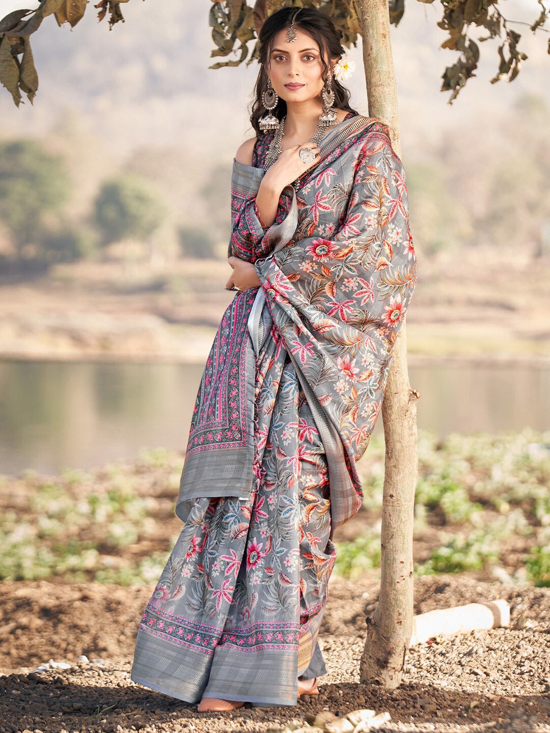 

KARAGIRI Floral Printed Zari Saree, Grey