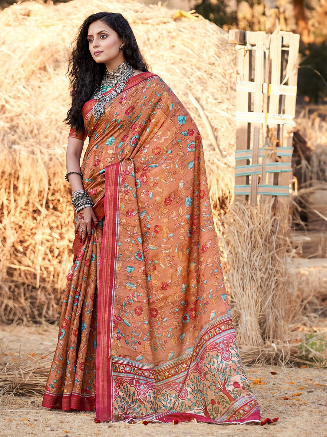 

KARAGIRI Floral Printed Saree, Orange