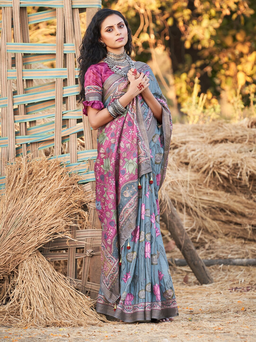 

KARAGIRI Floral Printed Saree, Blue