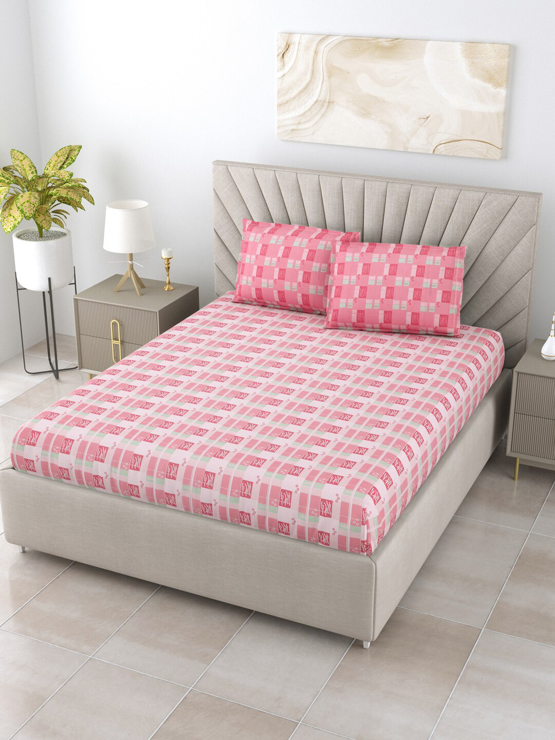 

BOMBAY DYEING Blumen Pink Printed Cotton 120 TC Queen Bedsheet with 2 Pillow Covers
