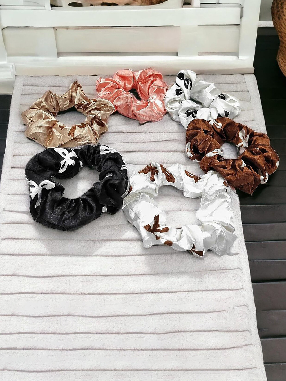 

ANNA CREATIONS Set of 6 Printed Scrunchy Ponytail Holders, Black