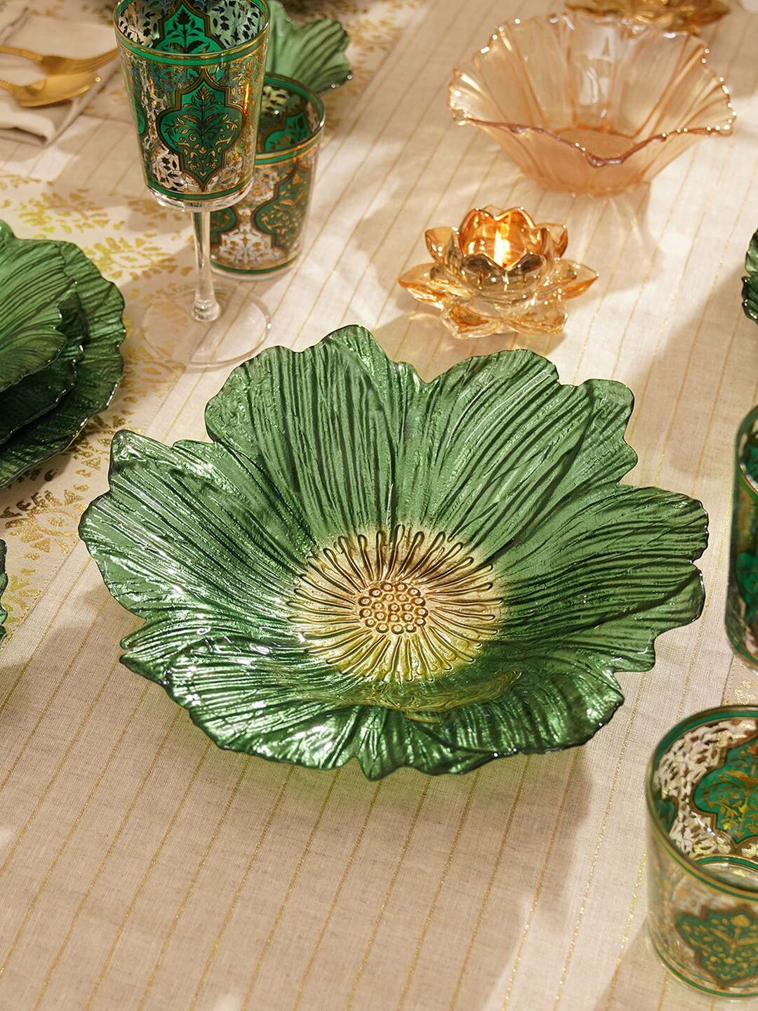 

Pure Home and Living Green Floral Shaped Glass Serving Bowl