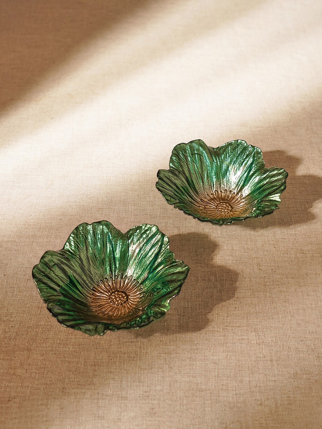 

Pure Home and Living Green and Gold-Toned 2 Pieces Floral Shaped Glass Small Bowls