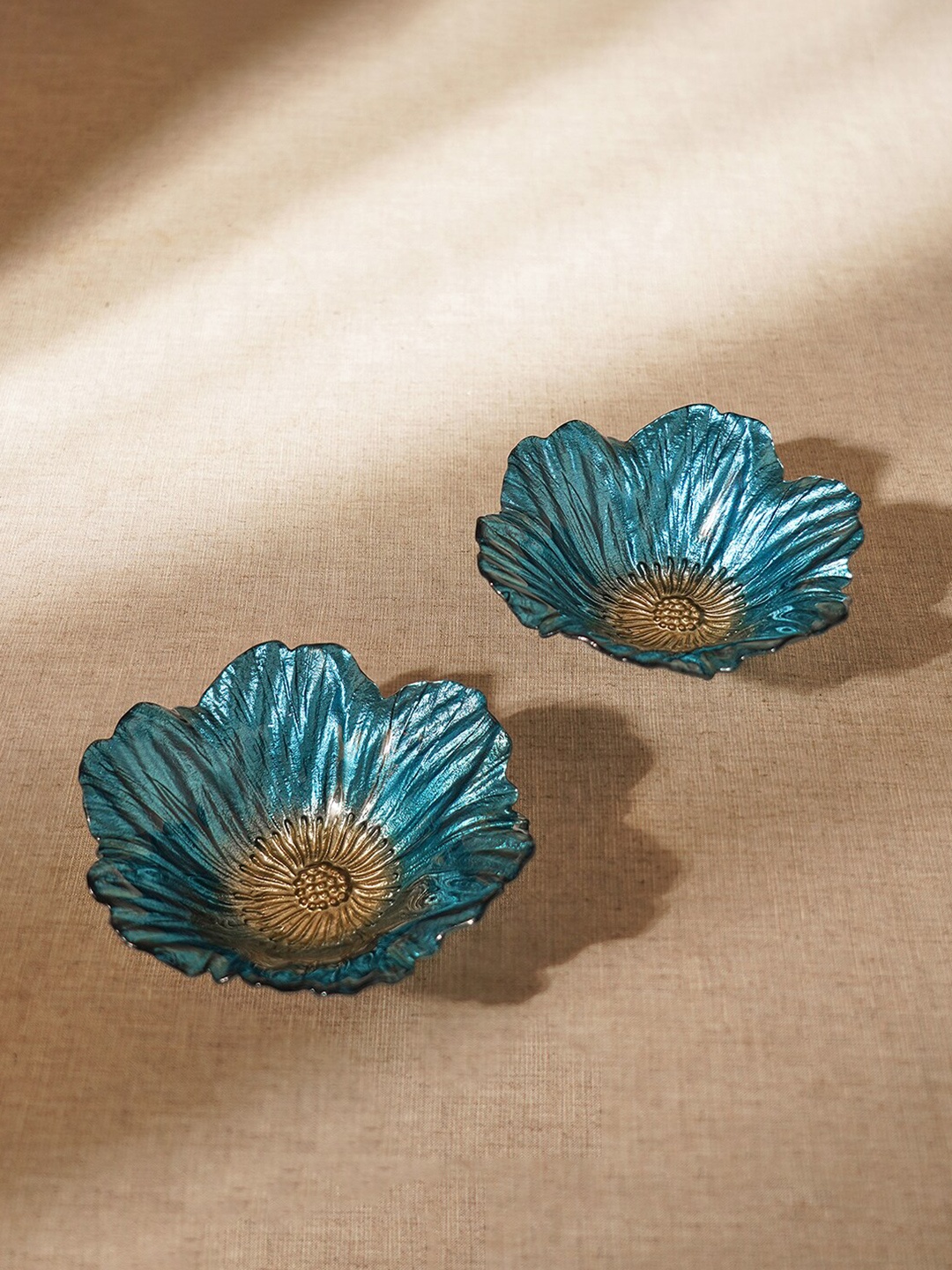 

Pure Home and Living Teal Blue & Beige 2 Pieces Floral Shaped Glass Small Bowls