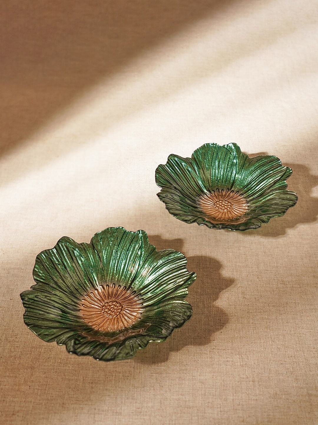 

Pure Home and Living Green & Gold Toned 2 Pieces Floral Shaped Glass Serving Bowls