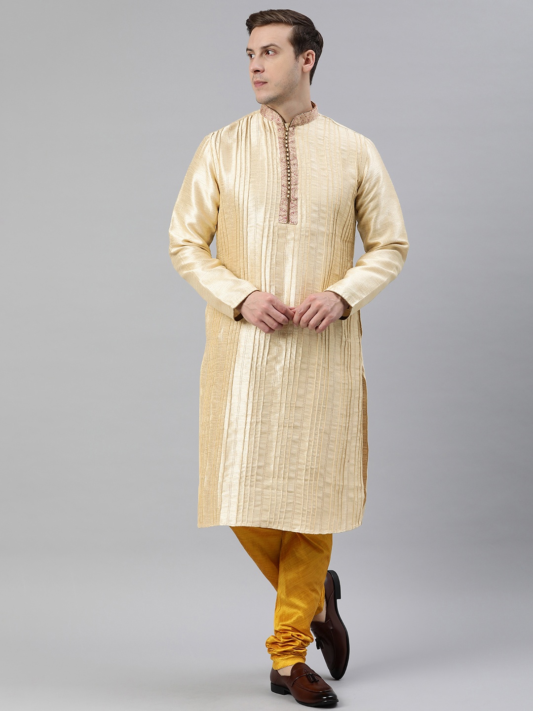 

Manthan Men Striped Kurta, Beige