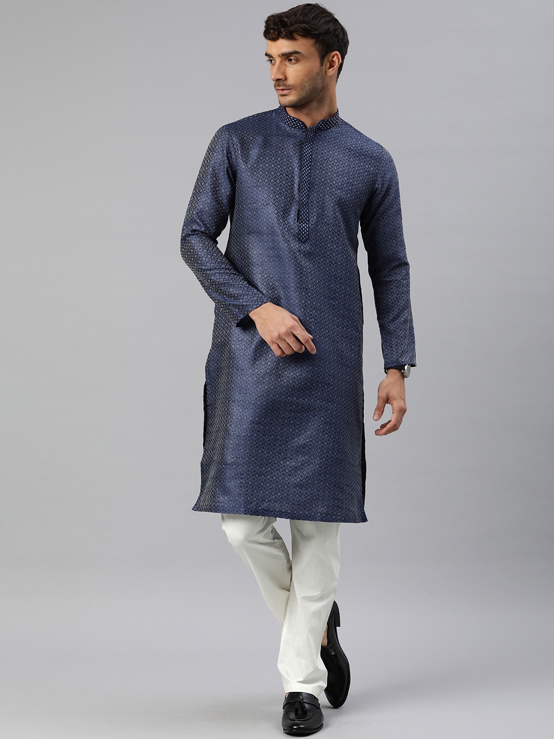 

Manthan Men Printed Regular Kurta with Pyjamas, Navy blue