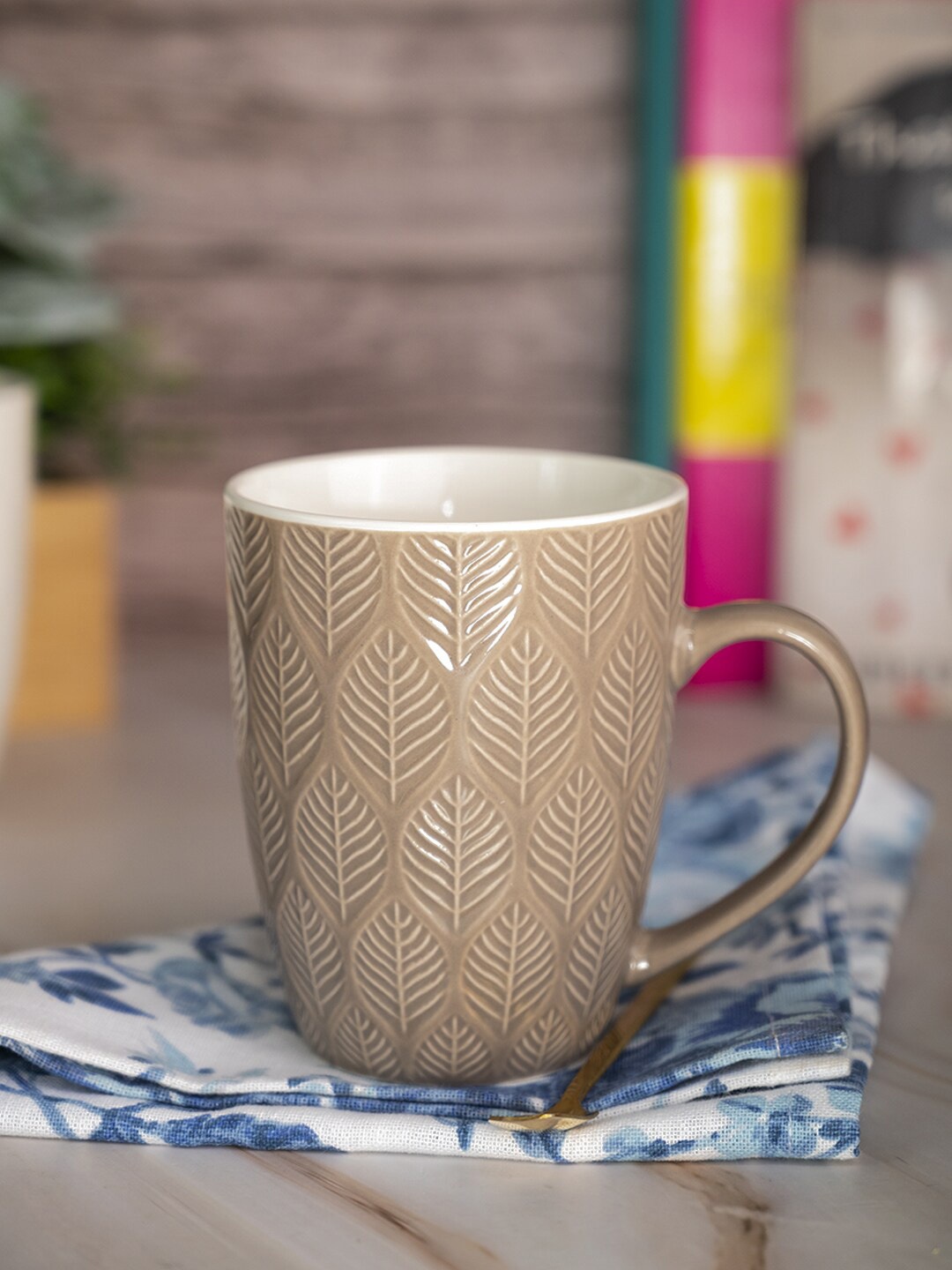 

MARKET99 Beige Floral Textured Ceramic Glossy Mug 360 ml