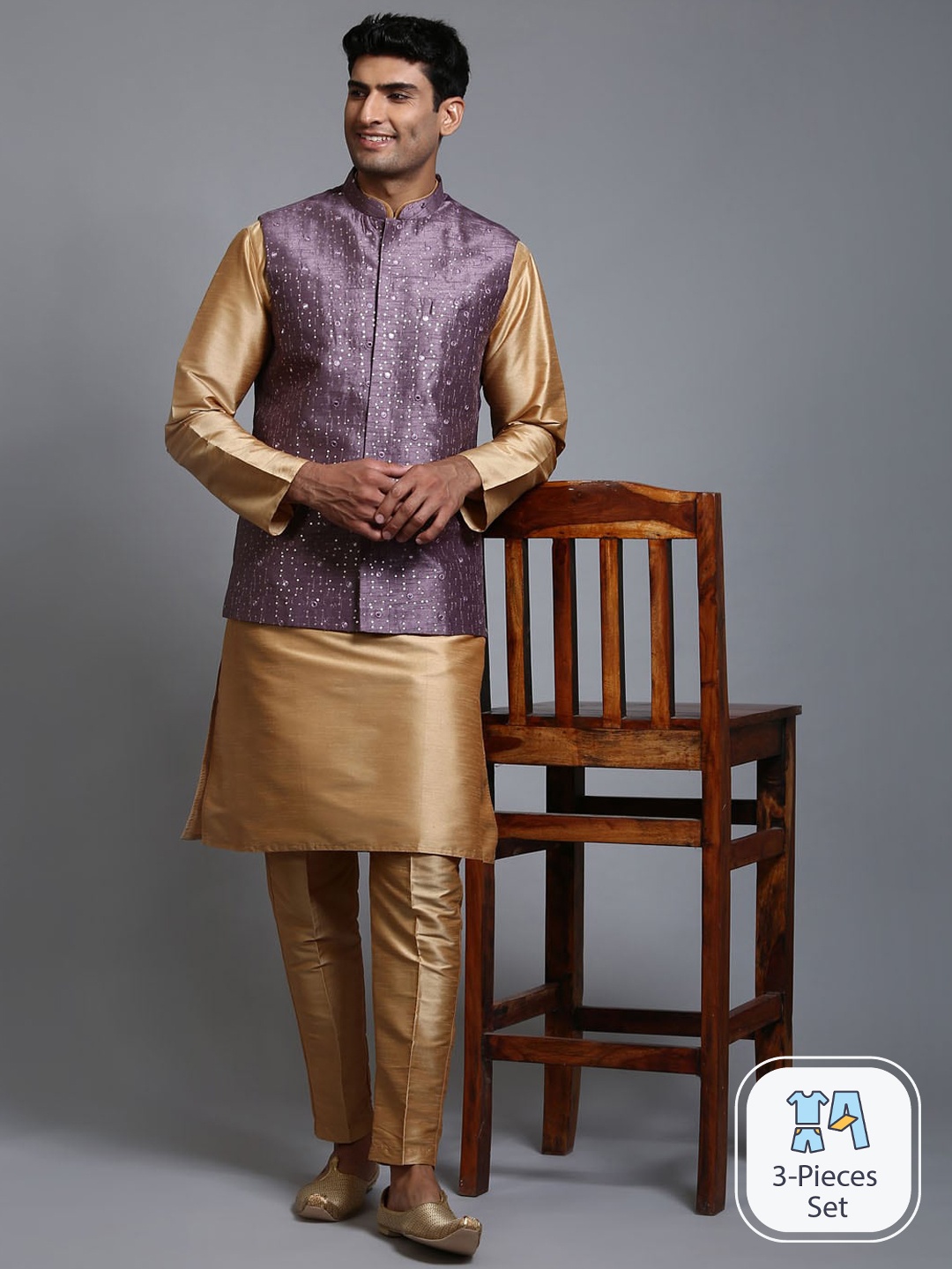 

VASTRAMAY Mandarin Collar Sequinned Kurta With Trousers, Gold