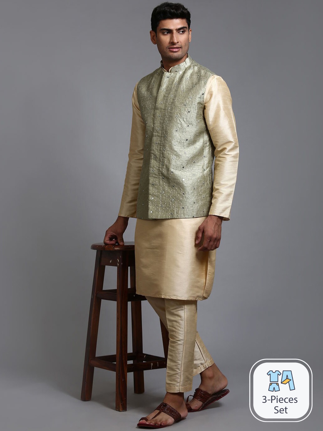 

VASTRAMAY Mandarin Collar Regular Kurta with Trousers And Embellished Nehru Jacket, Gold