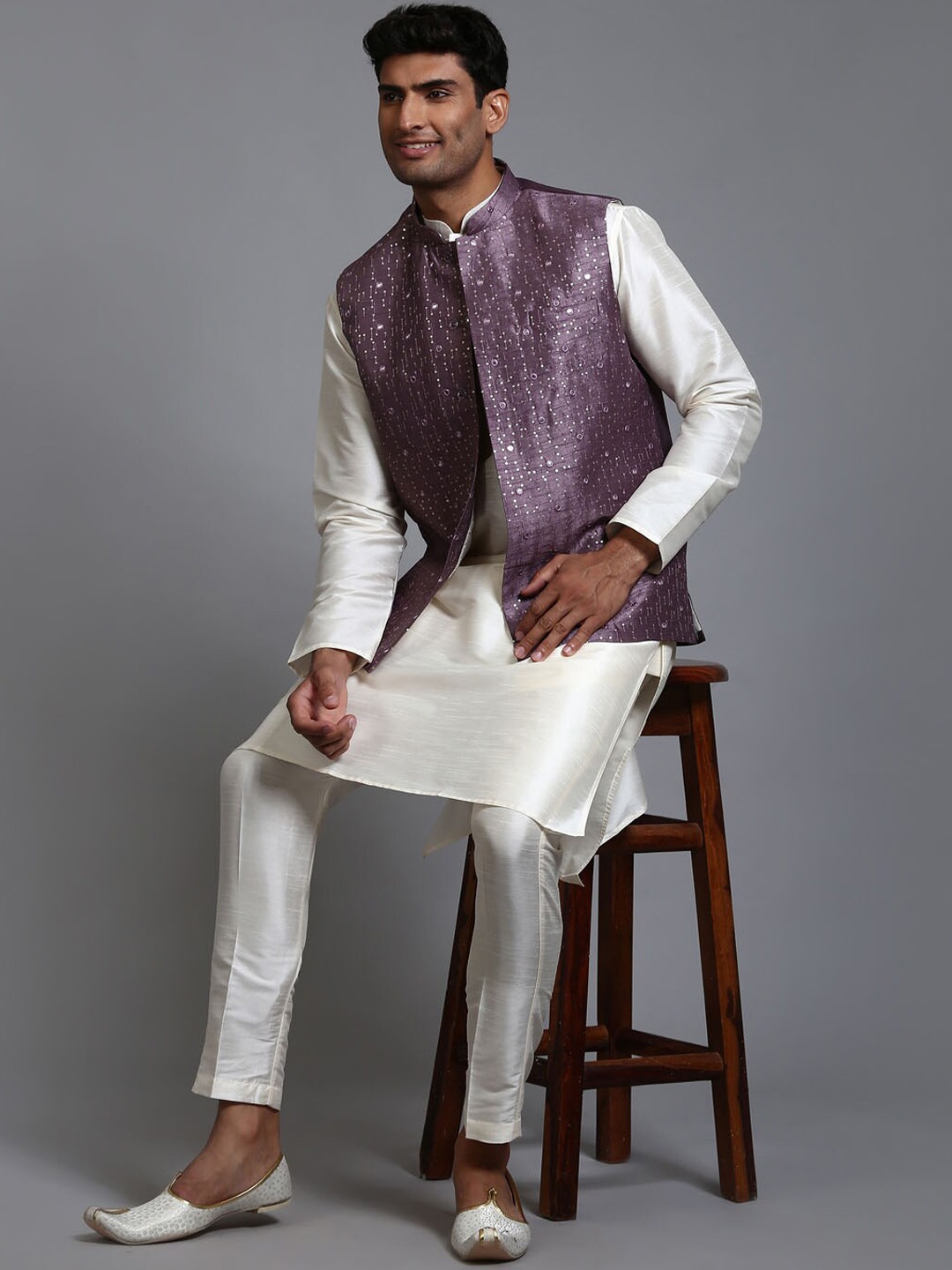 

VASTRAMAY Mandarin Collar Regular Kurta with Trousers And Embellished Nehru Jacket, Cream