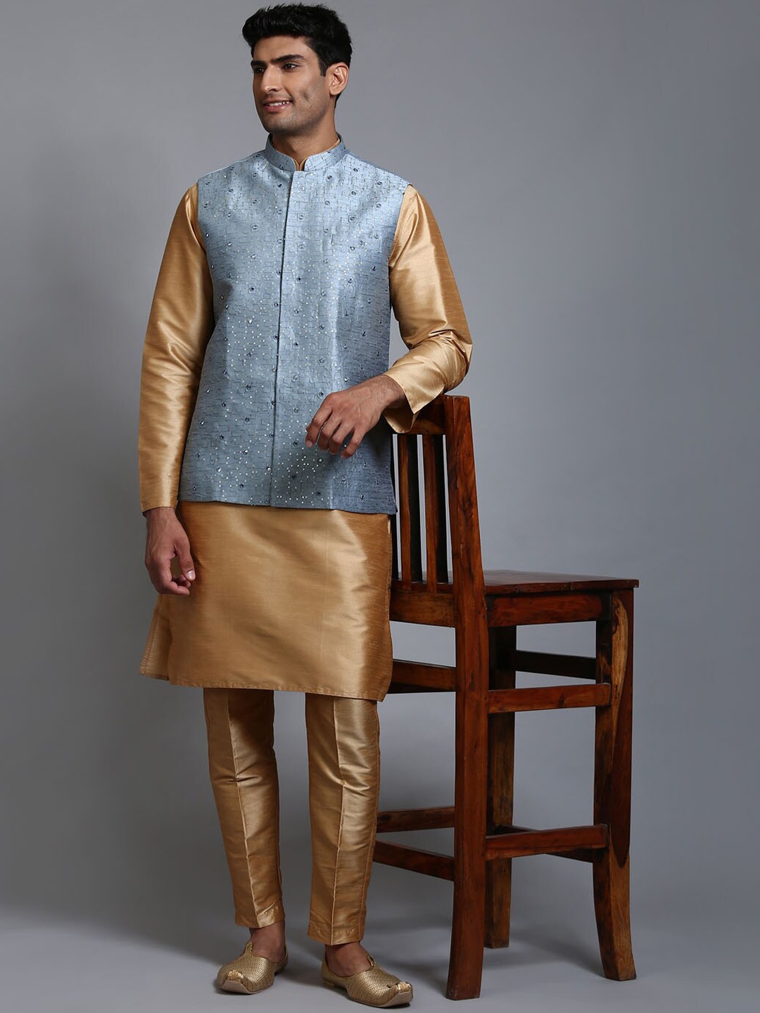 

VASTRAMAY Sequinned Straight Kurta With Trousers & Nehru jacket, Rose gold