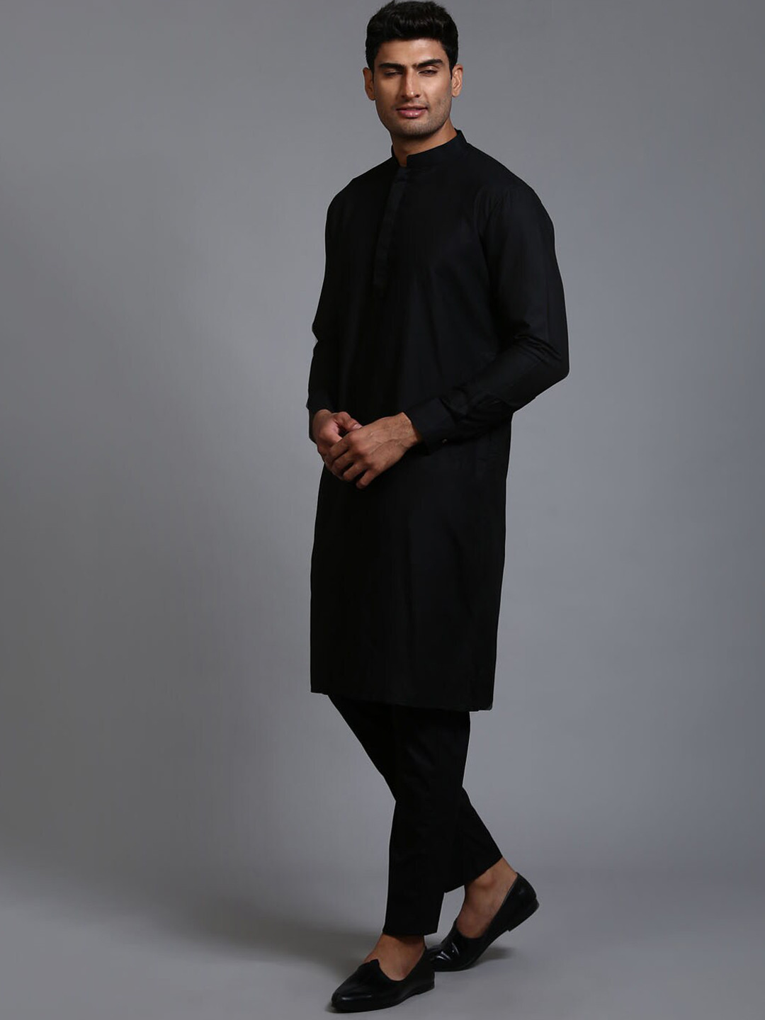 

VASTRAMAY Mandarin Collar Kurta With Trousers, Black