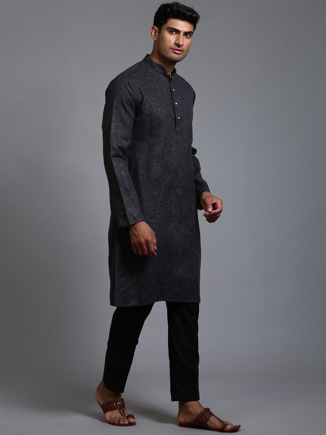

VASTRAMAY Mandafrin Collar Regular Kurta with Trousers, Black