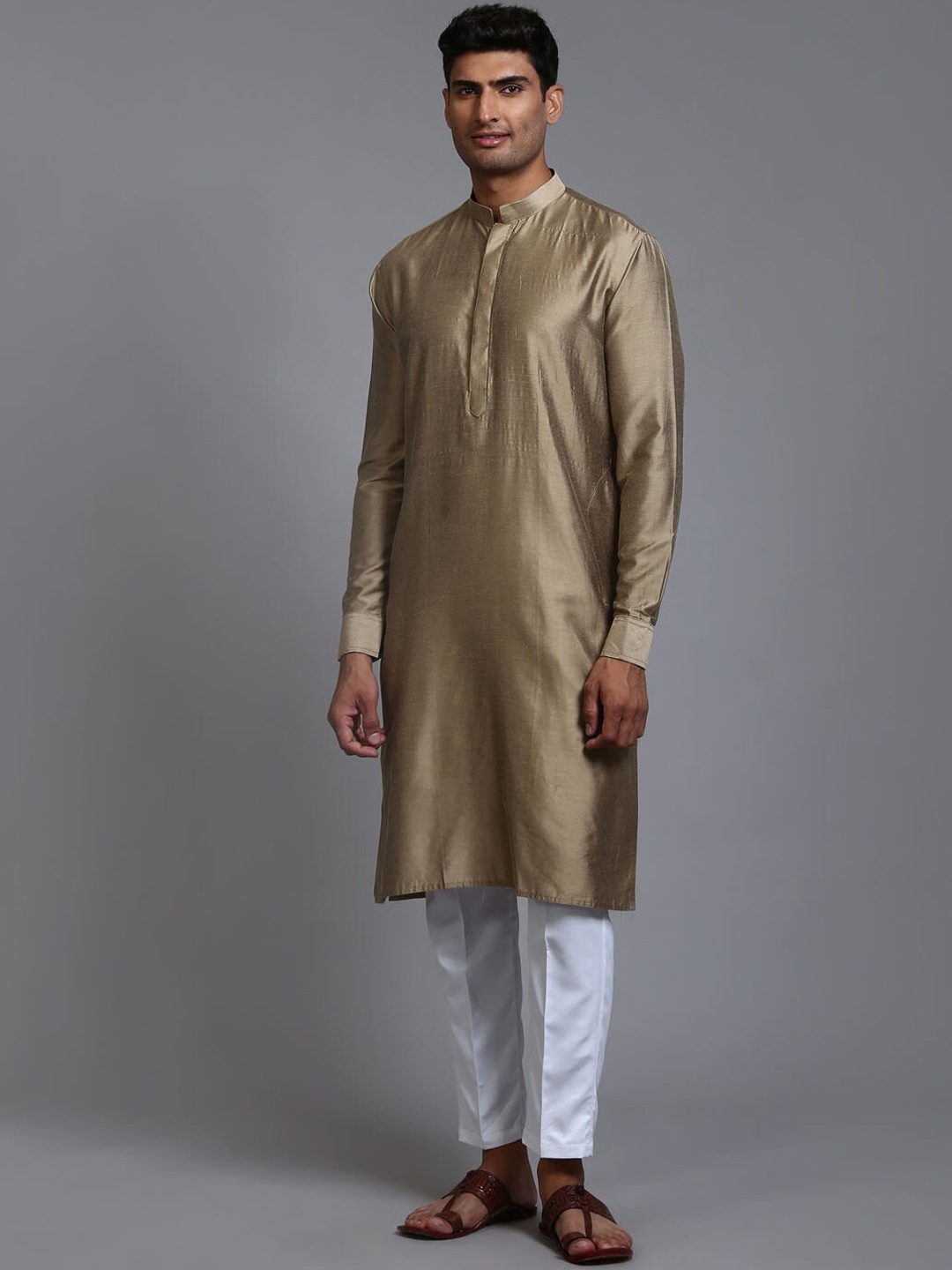 

VASTRAMAY Band Collar Kurta With Trousers, Metallic