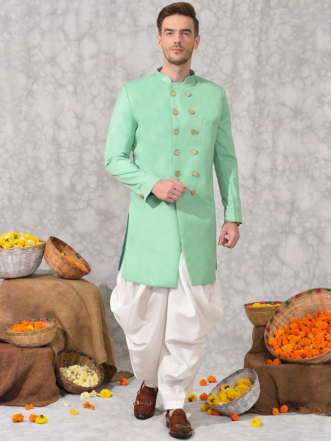 

Vgyaan Mandarin Collar Sherwani Set, Green