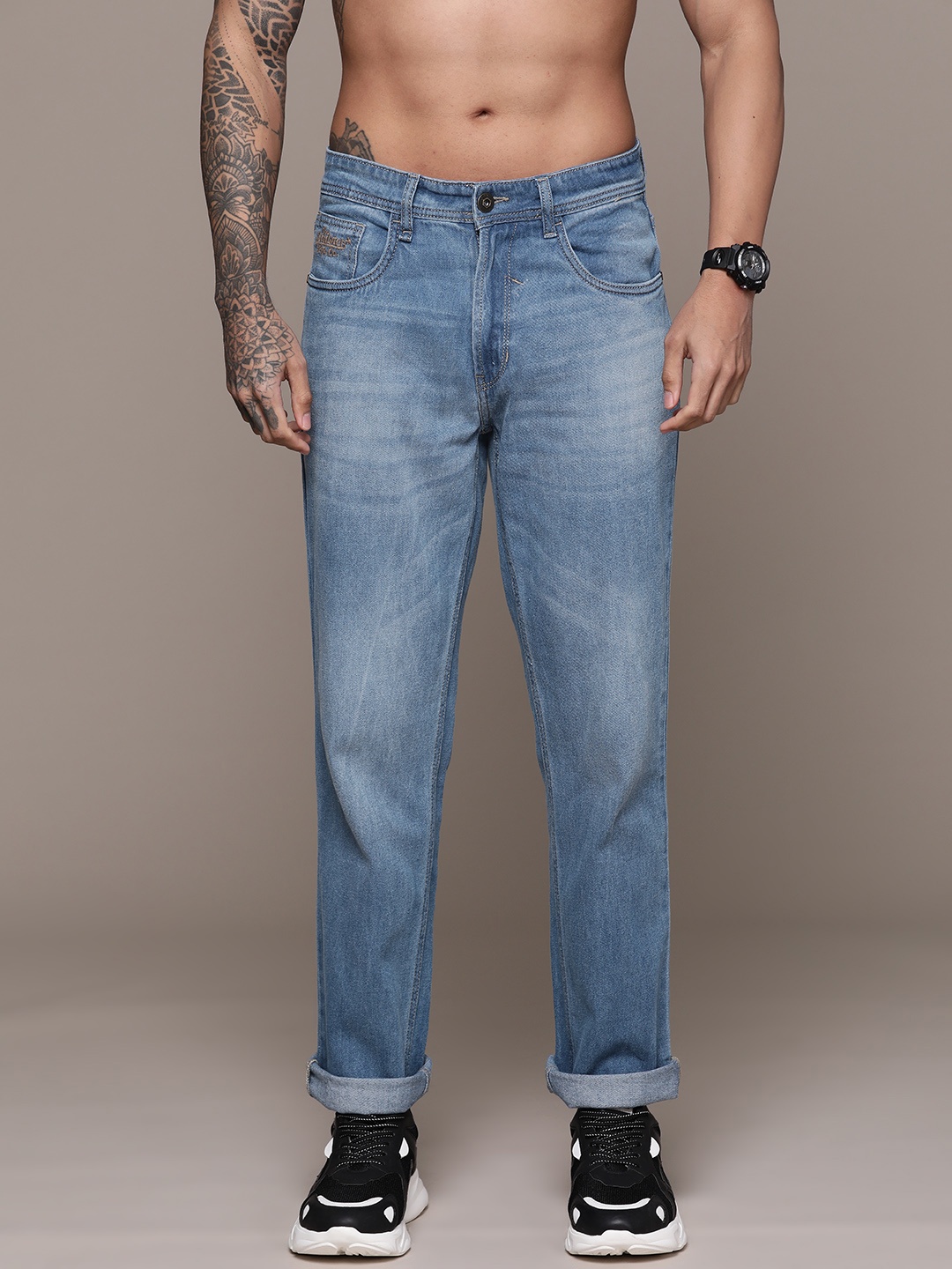 

The Roadster Lifestyle Co. Men Slim Fit Light Fade Stretchable Jeans, Blue