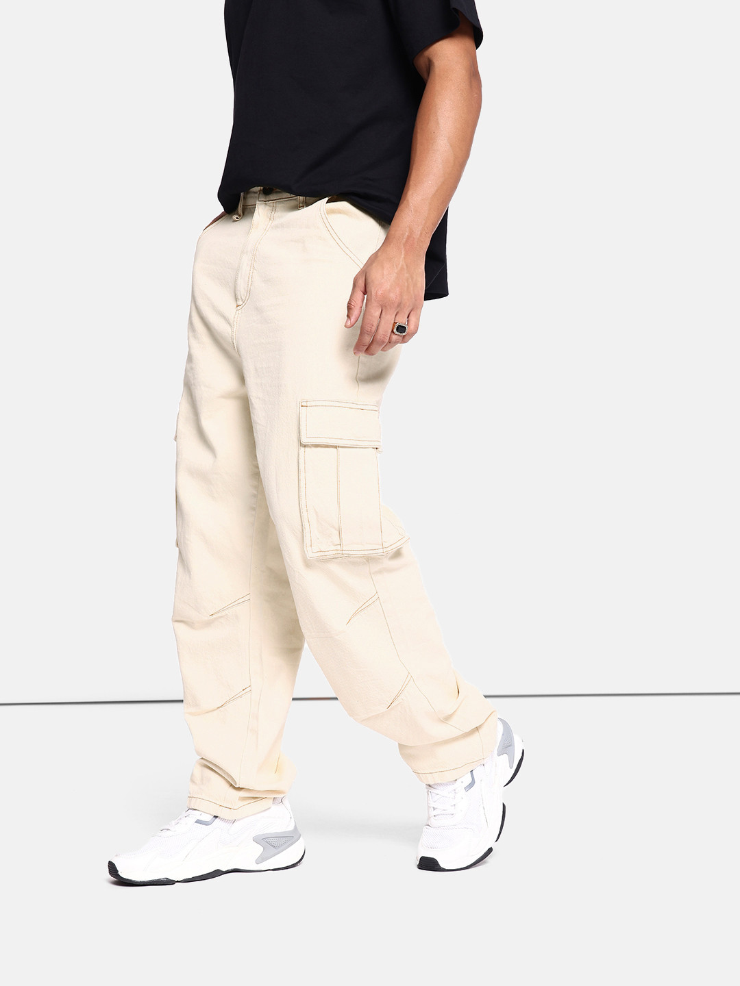 

The Roadster Life Co. Men Loose Fit Pure Cotton Baggy Jeans, Off white