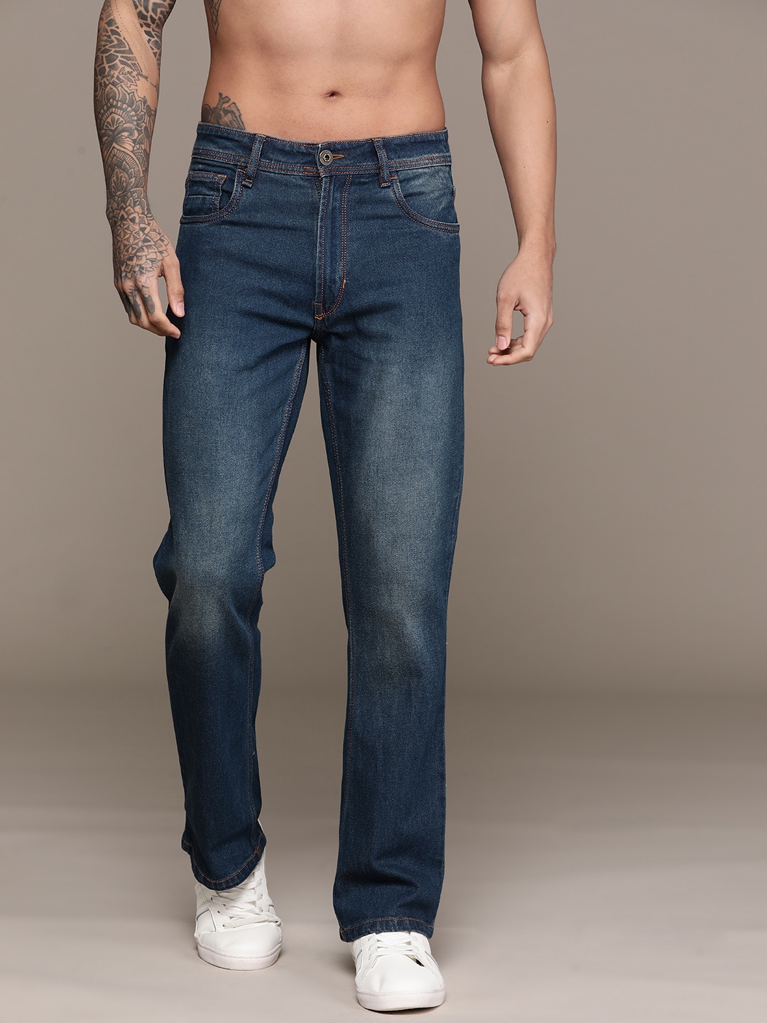 

The Roadster Lifestyle Co. Men Bootcut Light Fade Stretchable Jeans, Blue
