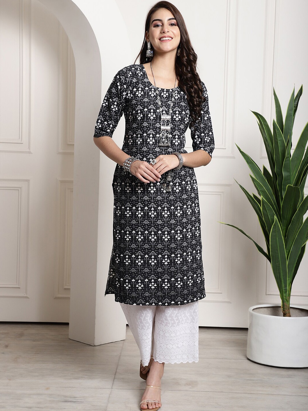 

7Threads Ethnic Motifs Round Neck Three-Quarter Sleeve Straight Kurta, Black