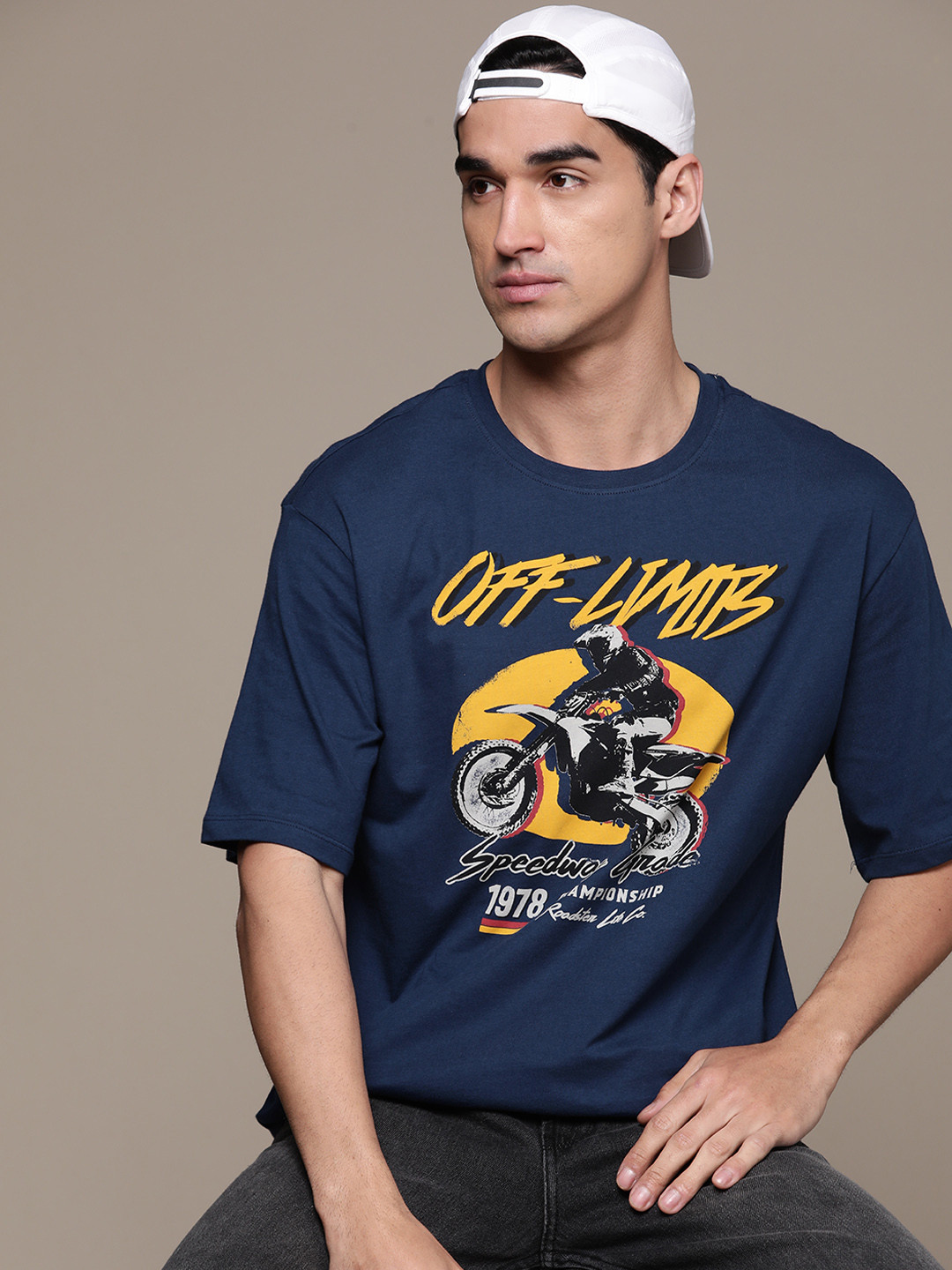 

The Roadster Lifestyle Co. Men Printed Pure Cotton T-shirt, Navy blue