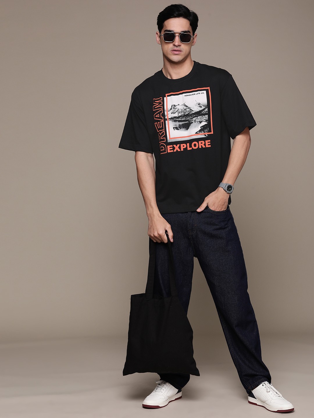 

The Roadster Lifestyle Co. Men Printed Pure Cotton T-shirt, Black